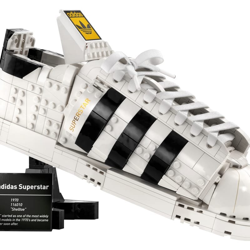 building blocks sneaker with serrated three stripes